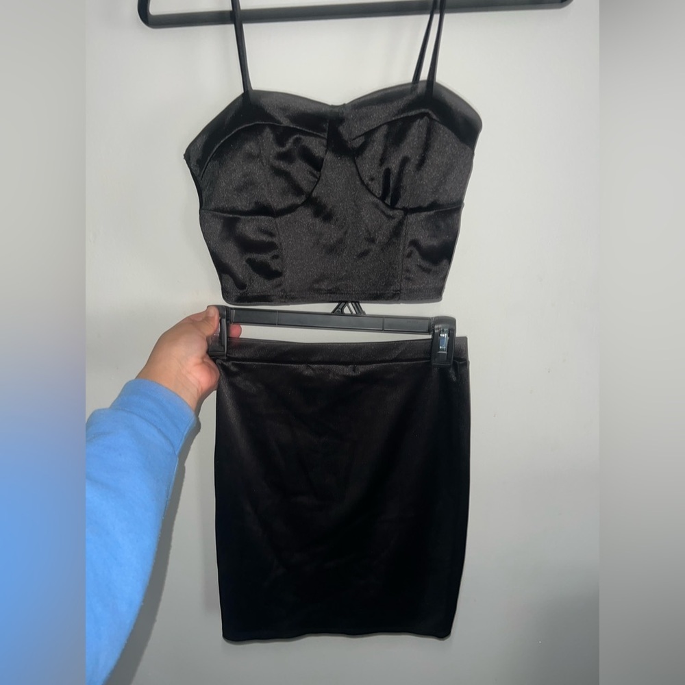 NWOT 2 piece black crop top and skirt Medium